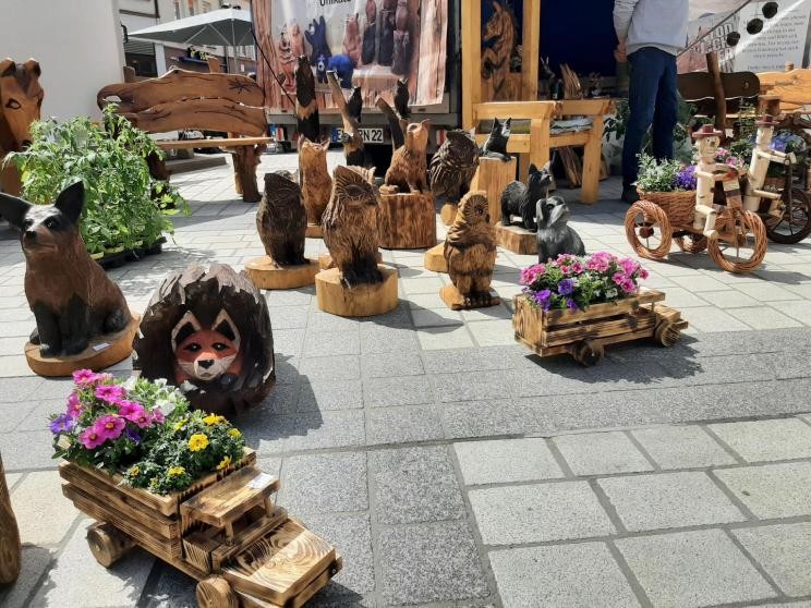 Kunsthandwerker auf dem Marktplatz in Tauberbischofsheim Kunsthandwerker auf dem Marktplatz in Tauberbischofsheim