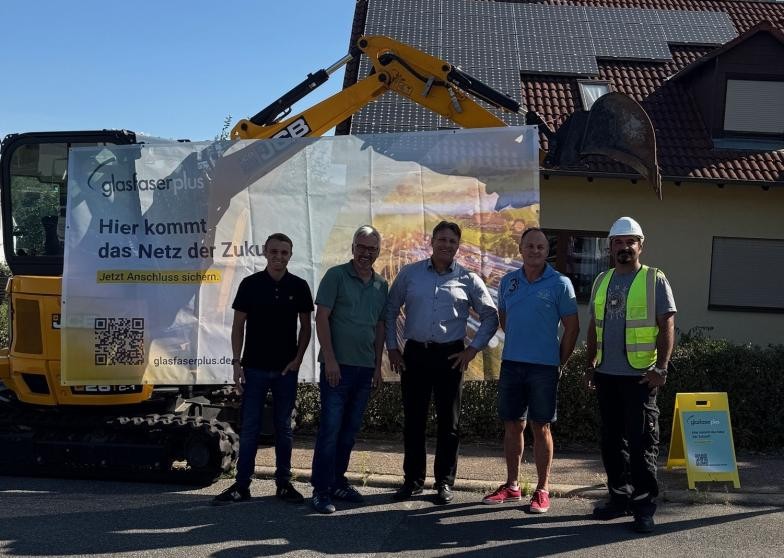 Gruppenbild Spatenstich Glasfaserausbau