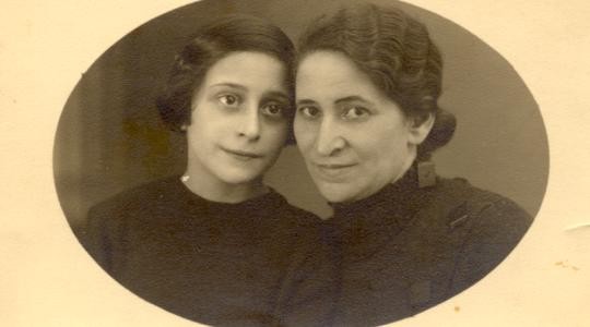 Flora and Hannelore Simons©Joram Brückheimer