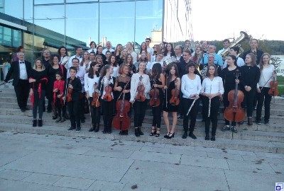 Die Musikschüler aus Vitry und Tauberbischofsheim nach dem gemeinsamen Musikschulkonzert 2017