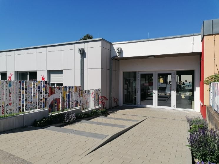 Evangelischer Kindergarten Außenbereich des evangelischen Kindergartens