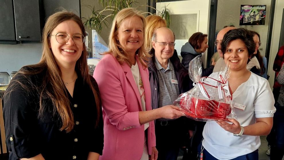 Jugendhaus-Team und Bürgermeisterin Anette Schmidt