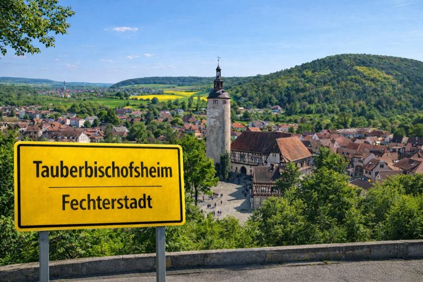 TBB mit Ortsschild Fechterstadt