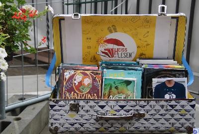 Reisekoffer mit Büchern Große Bücherauswahl beim Sommerleseclub