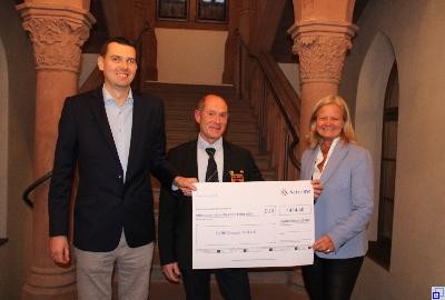 Spenden-Scheck-Übergabe