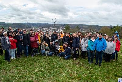 Gruppenbild Pflanzaktion Hochzeitswald Teilnehmer der Hochzeitswaldaktion