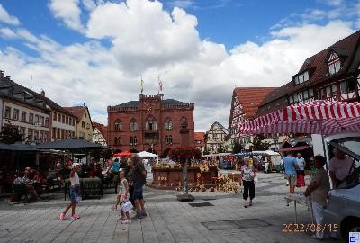 Krämermarkt auf dem Marktplatz Marktstände