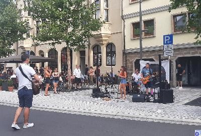Elements Straßenmusiker am Sonnenplatz