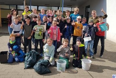 Grundschule Impfingen bei der Aktion Picobello 2025 (Bild: Kira Bader)