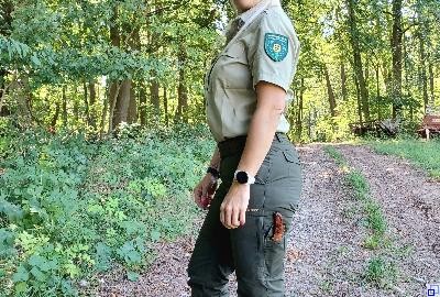 Foto Stadtjägerin Rebecca Nahm im Wald