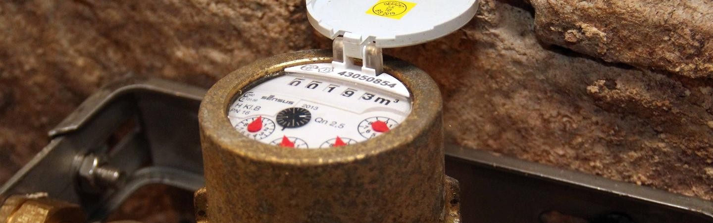 Wasserzähler Wasserzähleruhr im Keller