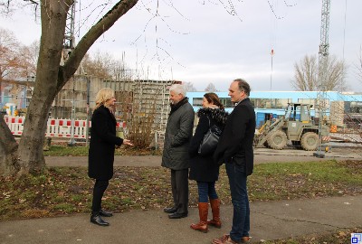Führung über den Schulhof