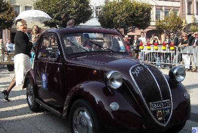 Oldtimer auf dem Marktplatz Historische Fahrzeuge auf dem Marktplatz