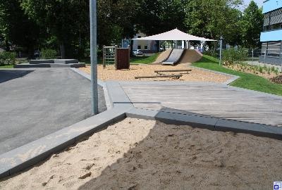 Pausenplatz mit vielen Spielmöglichkeiten SBBZ Spiel- und Pausenplatz